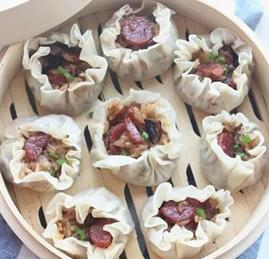 憶美(měi)食| 最有(yǒu)內(nèi)涵的(de)燒賣，香菇臘腸燒賣
